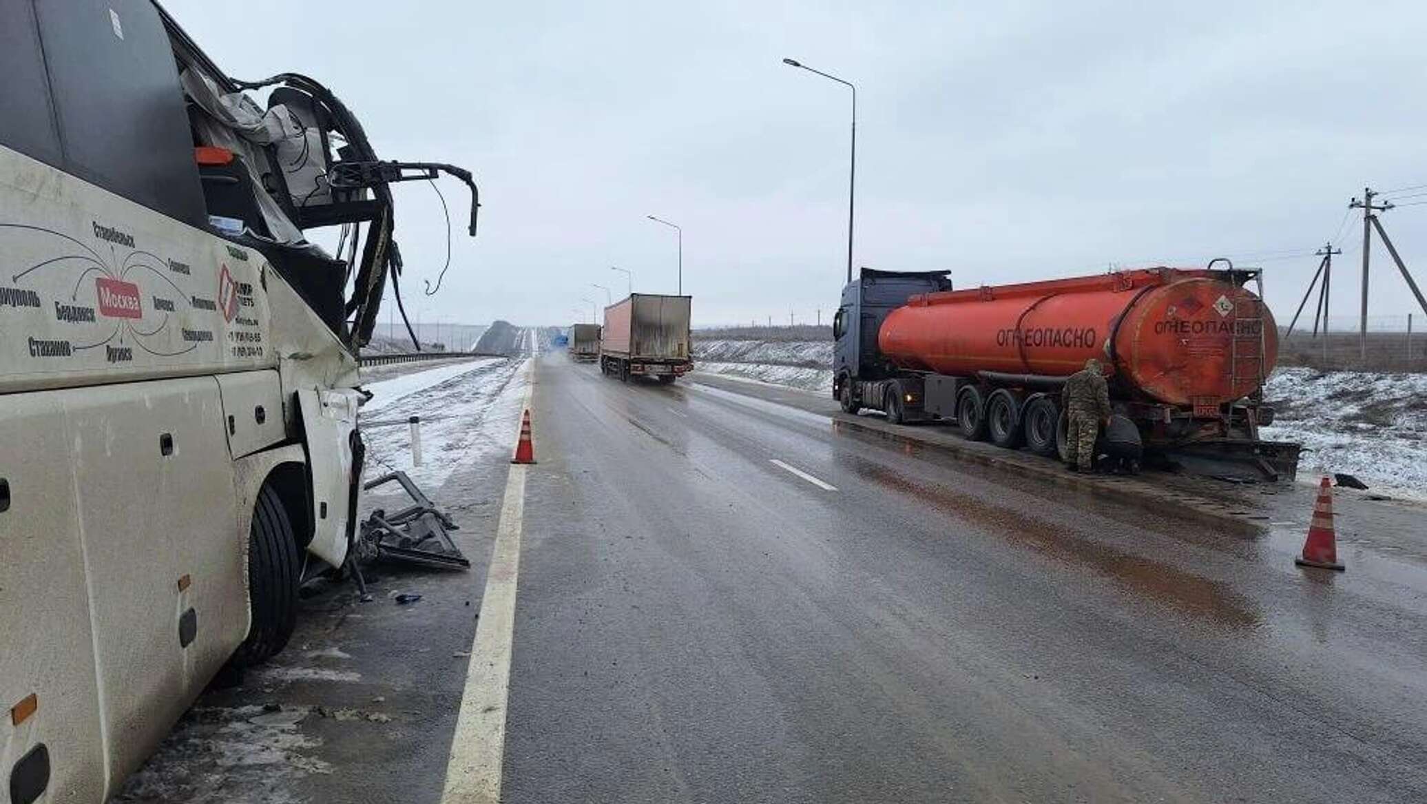 Автобус въехал в грузовик на трассе в Крым – пострадали четверо