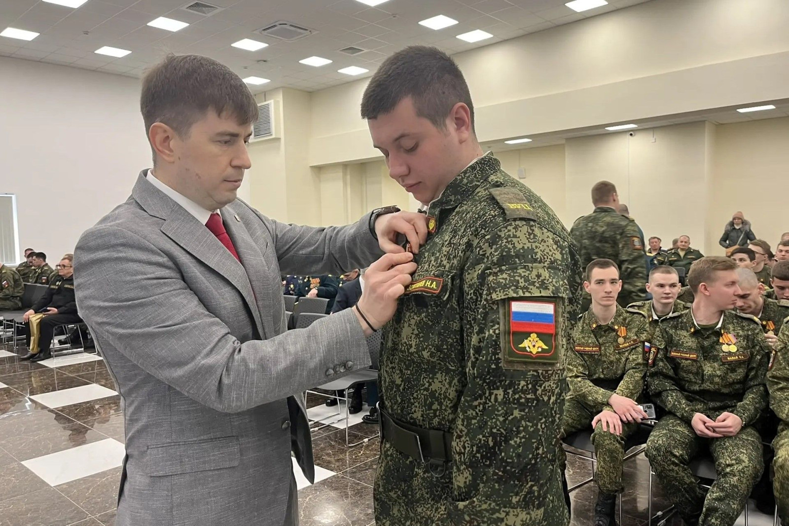 В Ростове наградили курсантов военного учебного центра ДГТУ