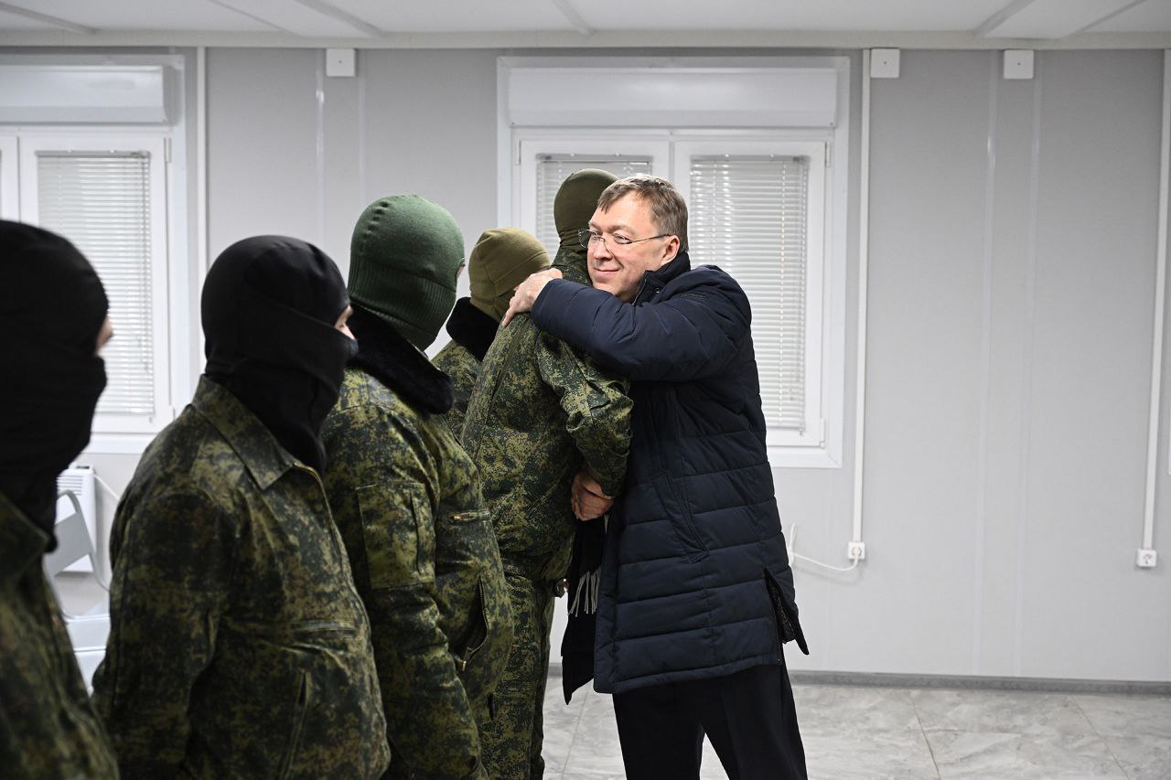 Накануне Дня защитника Отечества депутаты от «Единой России» всегда приезжают в гости к военнослужащим, и конечно, не с пустыми руками