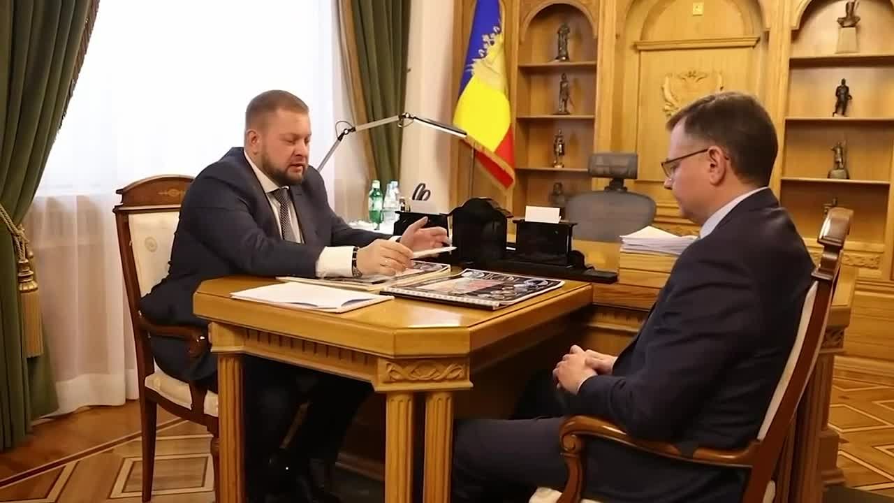 Юрий Слюсарь: На встрече с главой Батайска Валентином Кукиным обсудили планы города по строительству школ, ремонту дорог и проекты комплексного развития территорий