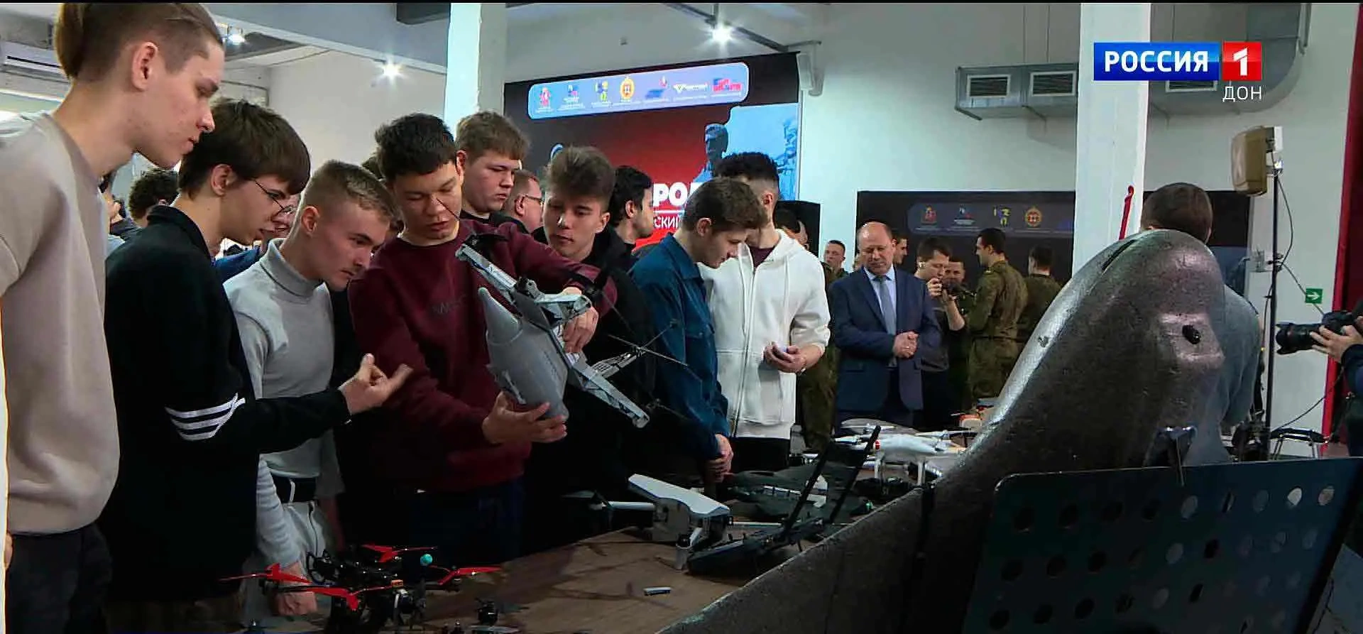 На патриотическом форуме «Сила Народа» ростовским студентам показали БПЛА
