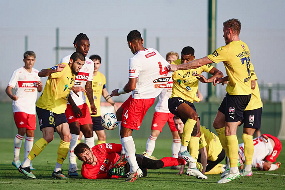 У каждого свои цели. Футболисты «Ростова» провели последний тренировочный матч в Арабских Эмиратах