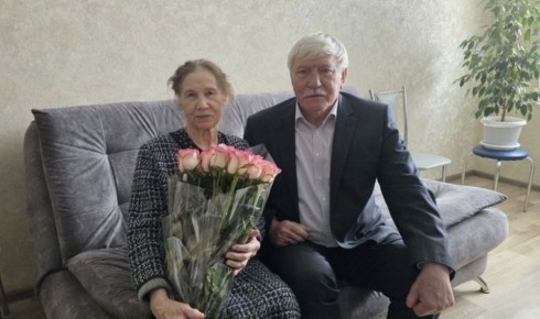Вячеслав Василенко поздравил с Днем рождения полного кавалера ордена Трудовой Славы Евдокию Егорову