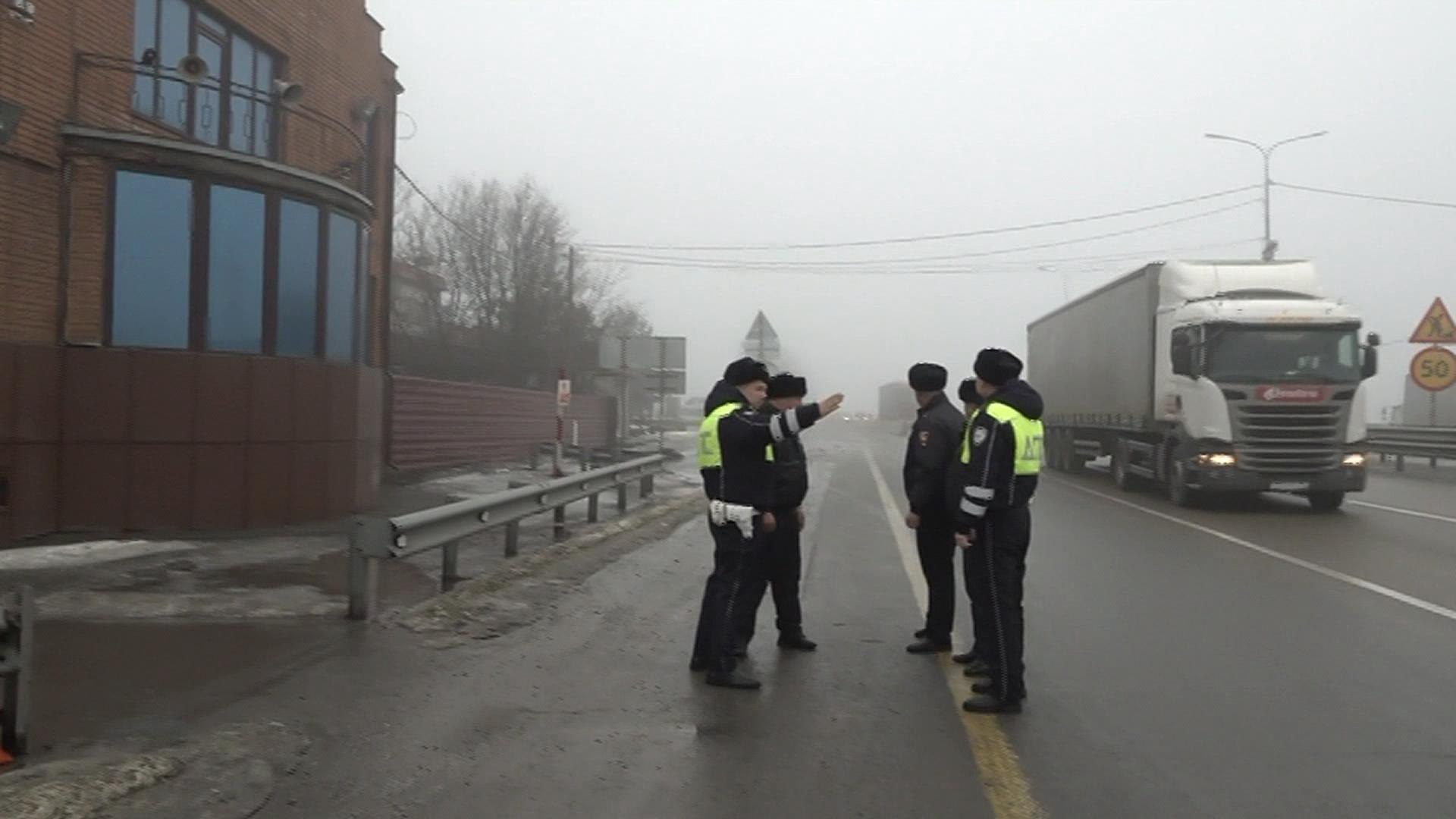 Донские автоинспекторы каждый день сопровождают колонны с детьми, патрулируют проблемные участки и контролируют поток на трассе М-4 "Дон"