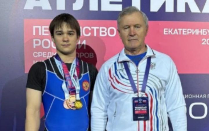 Ростовский тяжелоатлет завоевал «золото» и «бронзу» на Первенстве России
