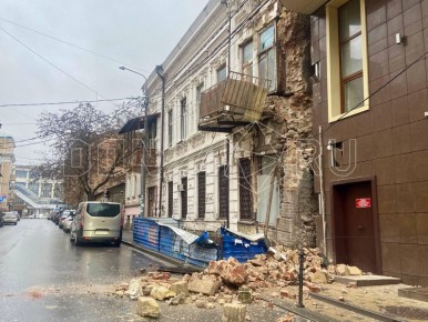 Очередная гибель: в центре Ростова рухнул особняк XIX века