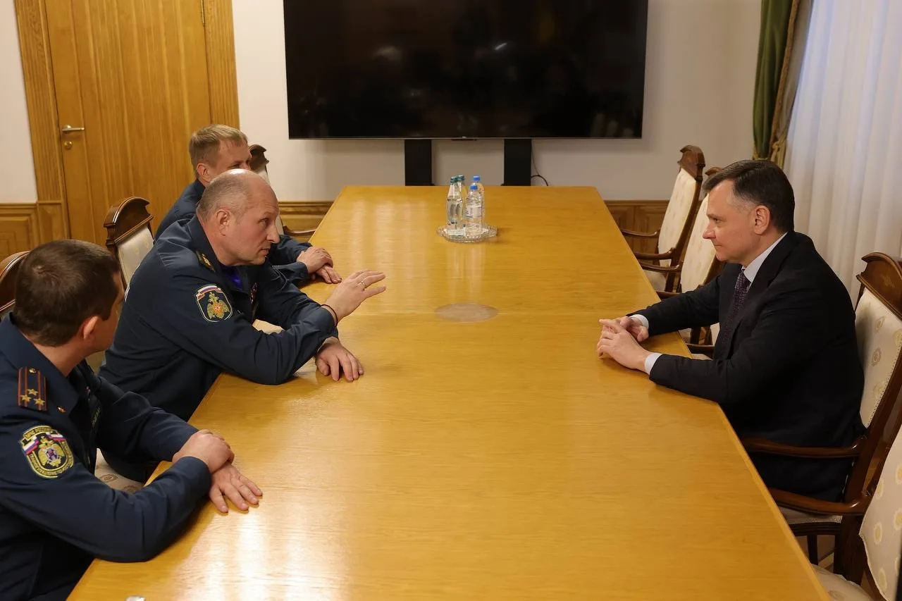 Юрию Слюсарю и личному составу донского МЧС представлен новый начальник ведомства