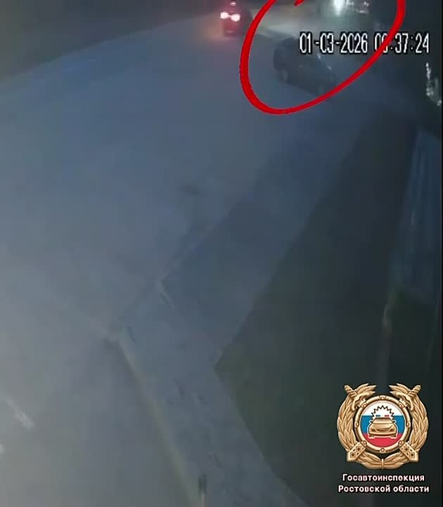 Аксайские полицейские работают на месте смертельного дорожно-транспортного происшествия