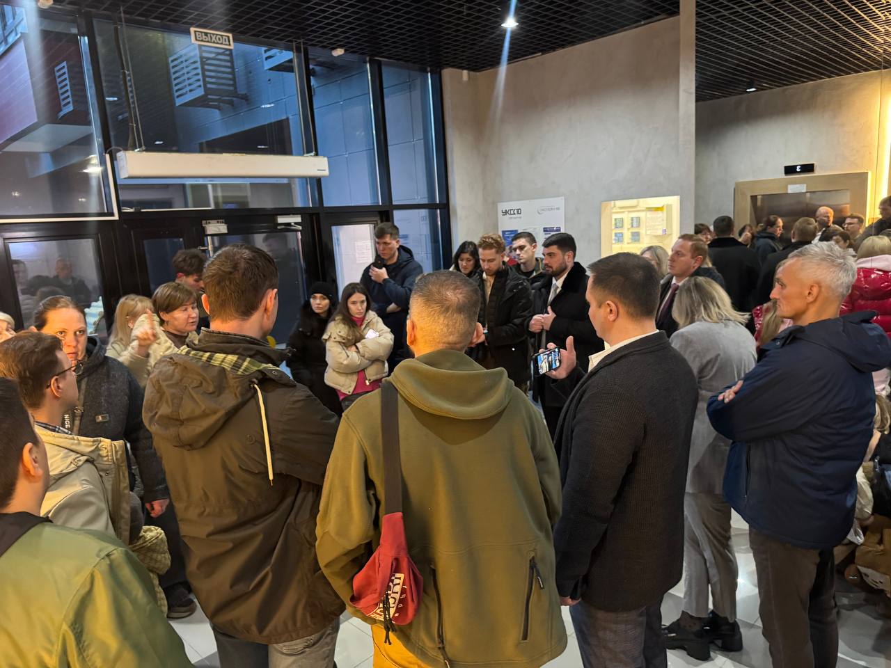 Павел Кузьмин встретился с жителями проблемного дома на проспекте Соколова в Ростове-на-Дону