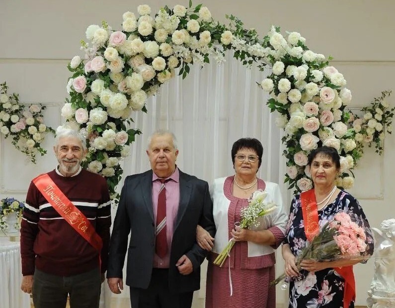 Любовь – это навсегда: в Азовском ЗАГСе супруги Стрельцовы отметили полувековой юбилей