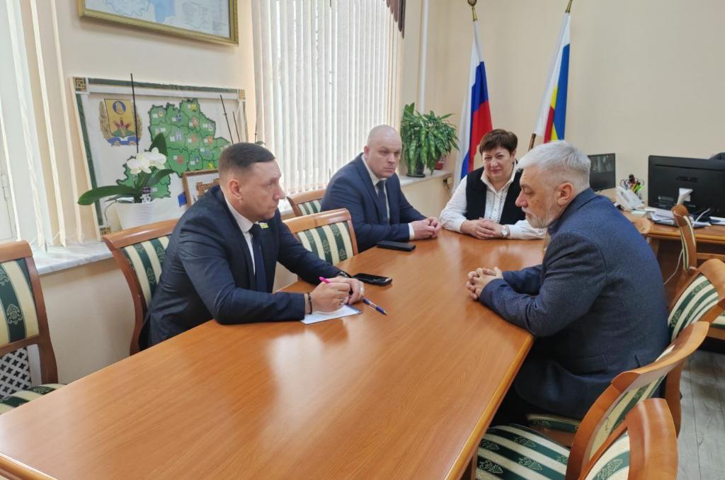 Максим Гелас провел рабочую встречу с главой администрации Цимлянского района