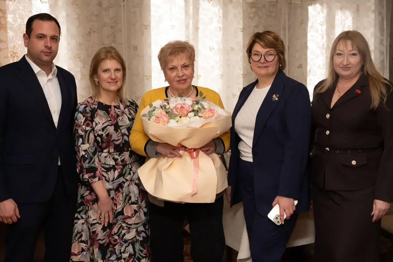 В Ростове с 8 марта поздравили известную гандболистку и Заслуженного тренера Галину Колотилову