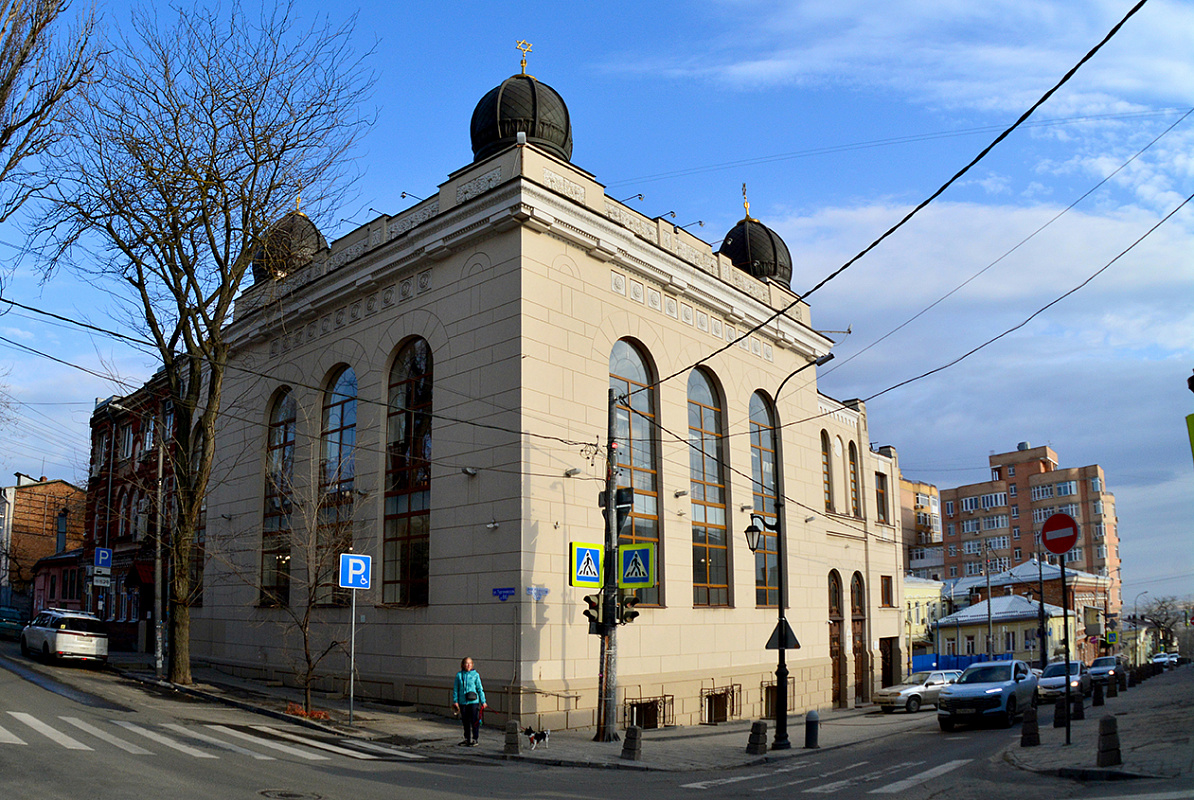 «Нас хотели убить, мы победили. Просим к столу!»