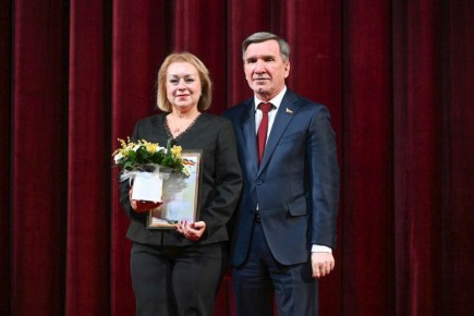 В преддверии Международного женского дня в Ростовском академическом театре драмы имени М. Горького состоялся торжественный прием, организованный для работниц сферы образования Дона