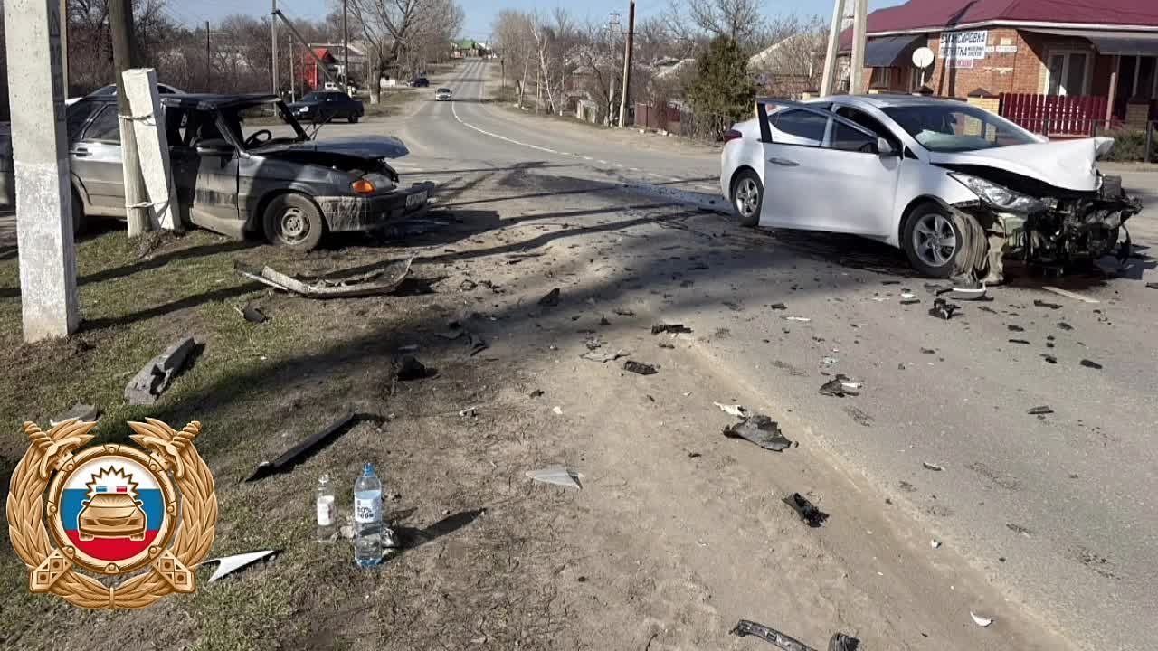 Сотрудники полиции устанавливают обстоятельства ДТП