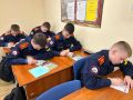 Кадеты Аксайского казачьего корпуса написали письма бойцам