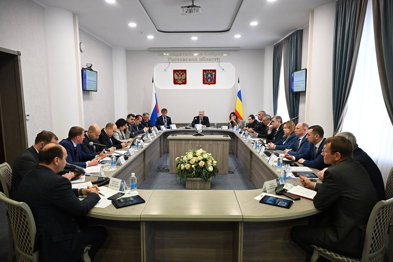 В преддверии заседания Законодательного Собрания комитет по строительству рассмотрел вопрос «Новая градостроительная политика: системный подход к развитию Ростовской агломерации», который вынесен на обсуждение депутатского...