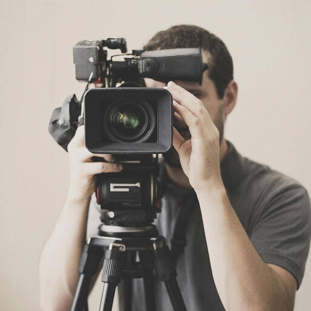 ИЩЕМ ТОГО, КТО ПОКАЖЕТ РОСТОВ ЧЕРЕЗ ОБЪЕКТИВ