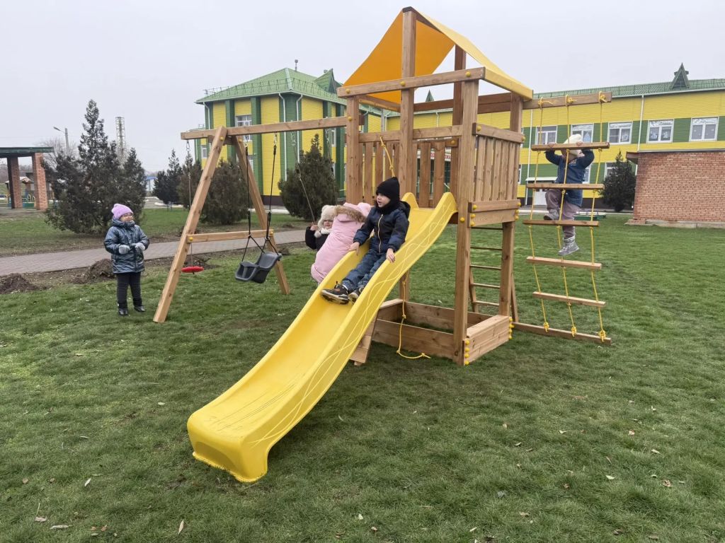 Александр Ремета помог приобрести игровое оборудование для детского сада «Золотой ключик» Мартыновского района