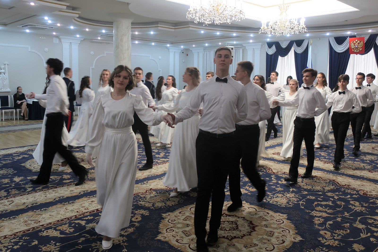 Донская молодежь поучаствовала в губернаторском бале