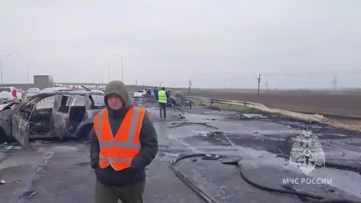 Сплошное пепелище. Кадрами последствий аварии с бензовозом поделились МЧС и Госавтоинспекция