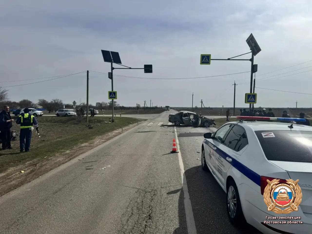 Сотрудники полиции устанавливают обстоятельства ДТП с тремя пострадавшими