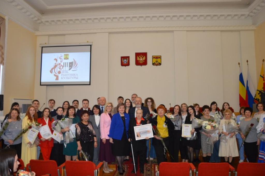 Евгений Понамаренко поздравил шахтинских работников культуры с профессиональным праздником