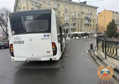 В Ростове на Буденновском водитель автобуса №71 сбил 80-летнюю женщину