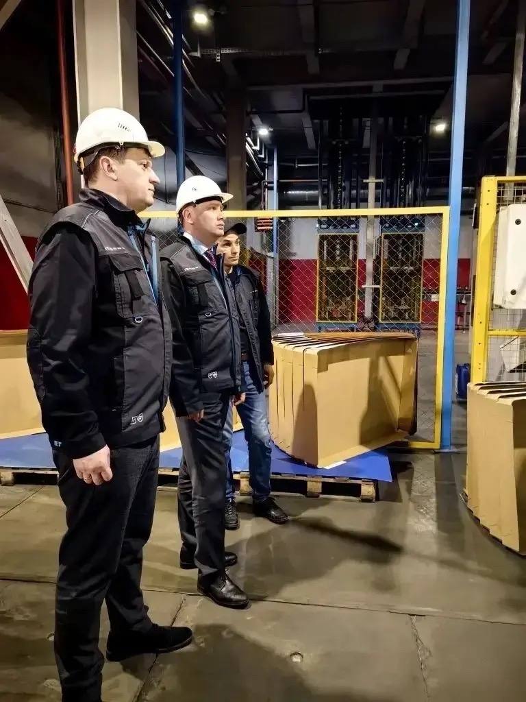 Ознакомился с работой стекольного завода «Гланит», одного из ведущих предприятий отрасли в России