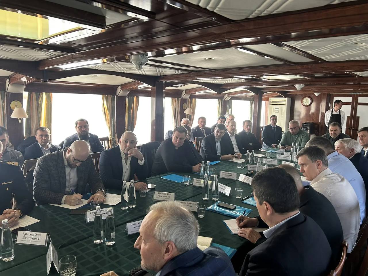 В рамках рабочей поездки в Ростовскую область руководитель Росморречфлота Андрей Тарасенко провел серию встреч с руководством региона и представителями отраслевых предприятий