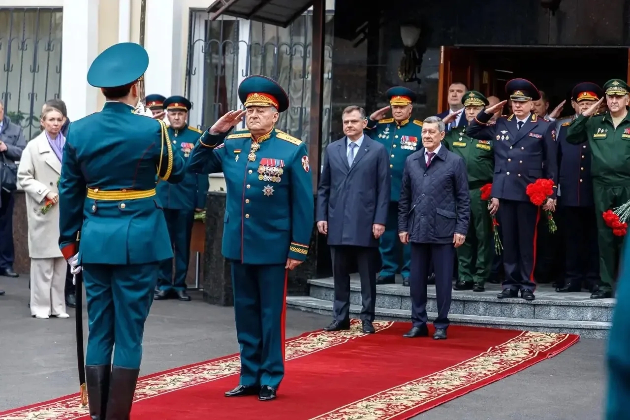 Юрий Слюсарь и Александр Скрябин почтили память погибших офицеров Южного округа Росгвардии