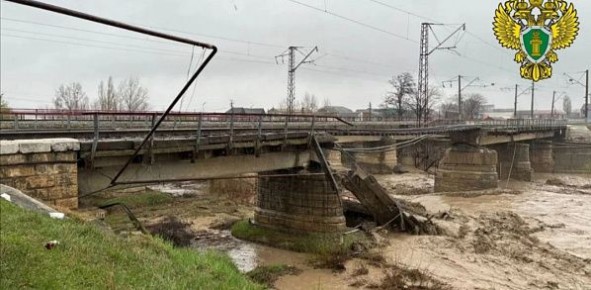 Обрушился железнодорожный мост!