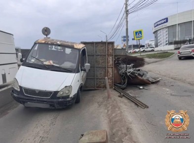 Сотрудники полиции устанавливают обстоятельства ДТП без пострадавших