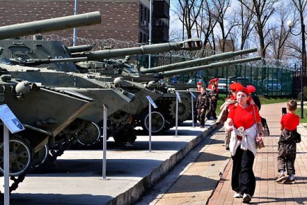 Школьники Аксайского района с экскурсией побывали в 103 мотострелковом полку