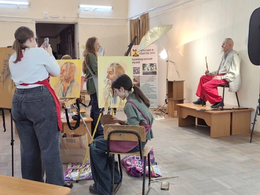 В музее города Шахты прошла творческая встреча художников: создан колоритный портрет казака