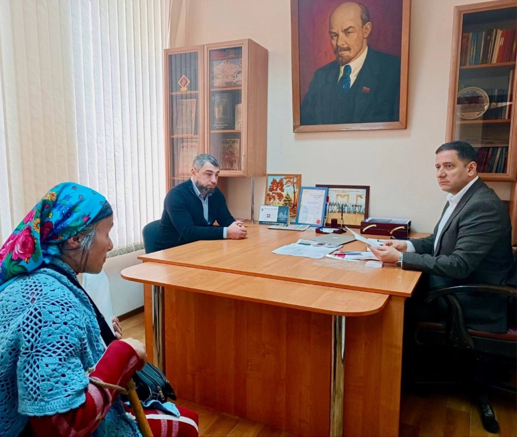 Депутат Малик Мамаев помогает жителям с вопросами ЖКХ, имущественными спорами и жилищными проблемами