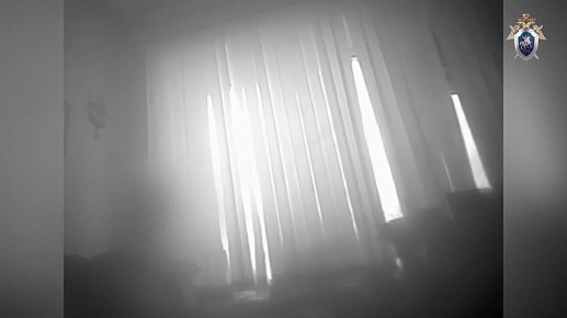 Сотрудница полиции под камерой получила 100к взятки от свидетеля по уголовному делу