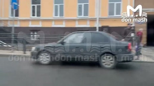 BMW влетела в кальянную на перекрестке Ворошиловского и Седова