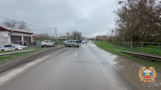 Неклиновские полицейские устанавливают обстоятельства ДТП с участием несовершеннолетнего пассажира