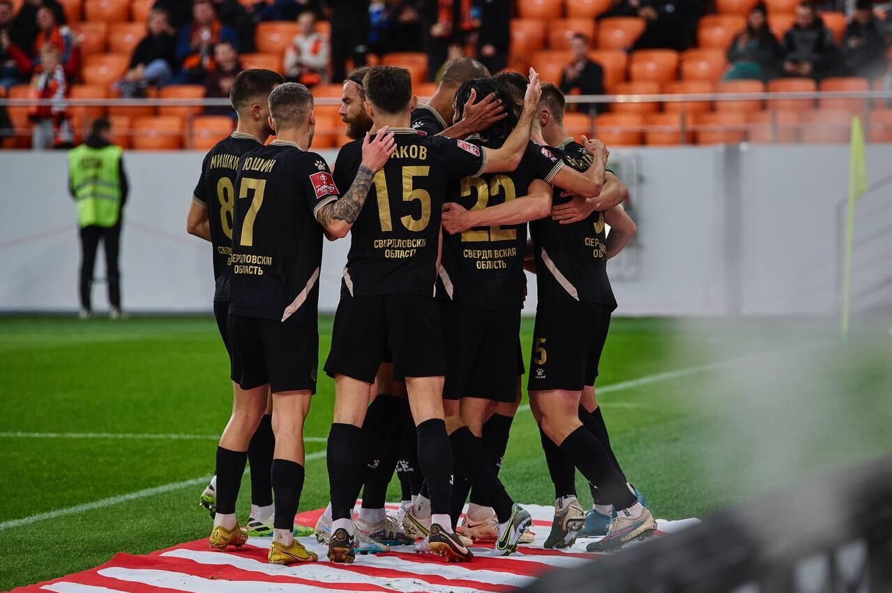 Футболисты "Урала" обыграли "Чайку" в матче Первой лиги