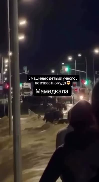 Новости к этому часу:. В Новороссийске в результате атаки беспилотников пострадали восемь человек, в городе повреждены несколько многоквартирных и частных домов, обломки упали на территорию предприятия, сообщил губернатор