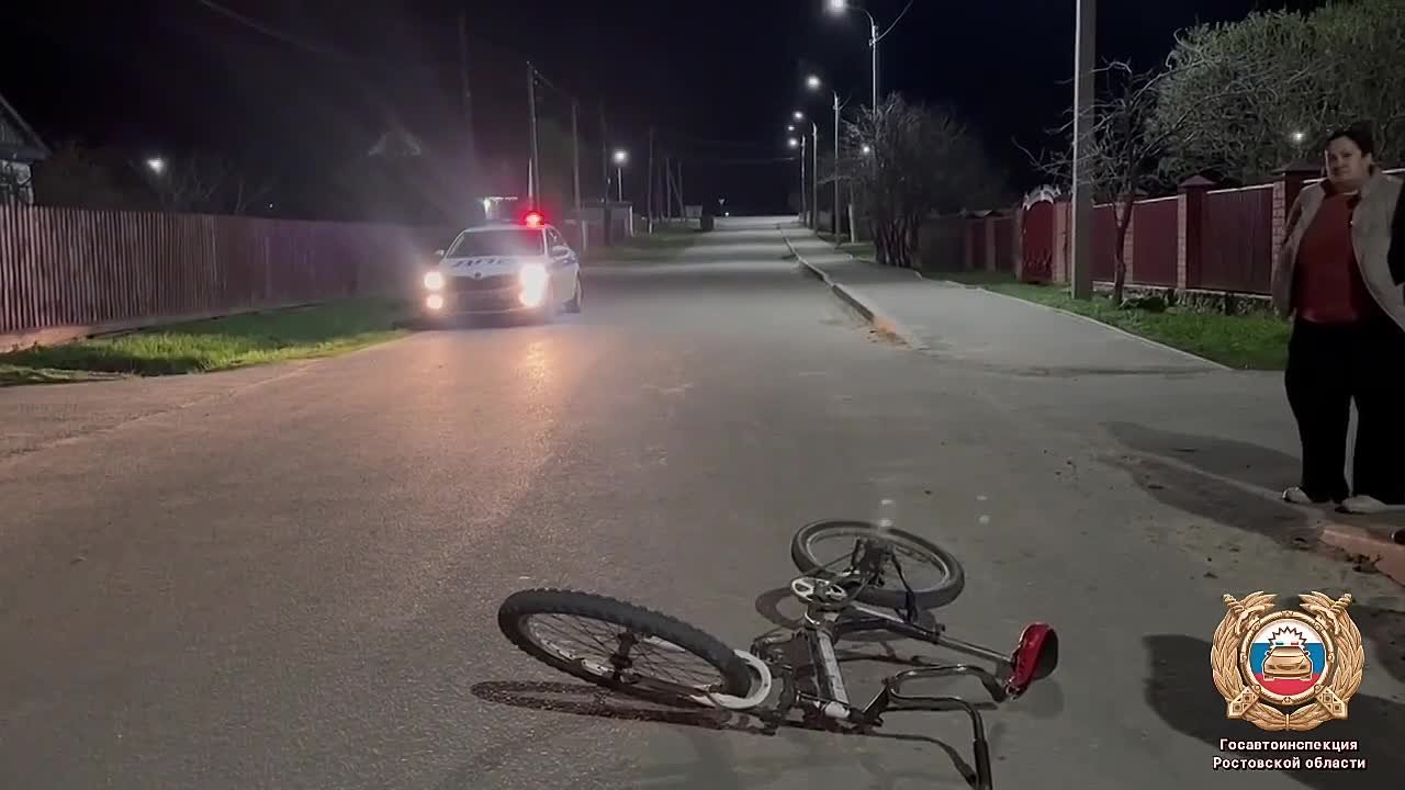 Сотрудники полиции устанавливают обстоятельства ДТП с несовершеннолетним водителем