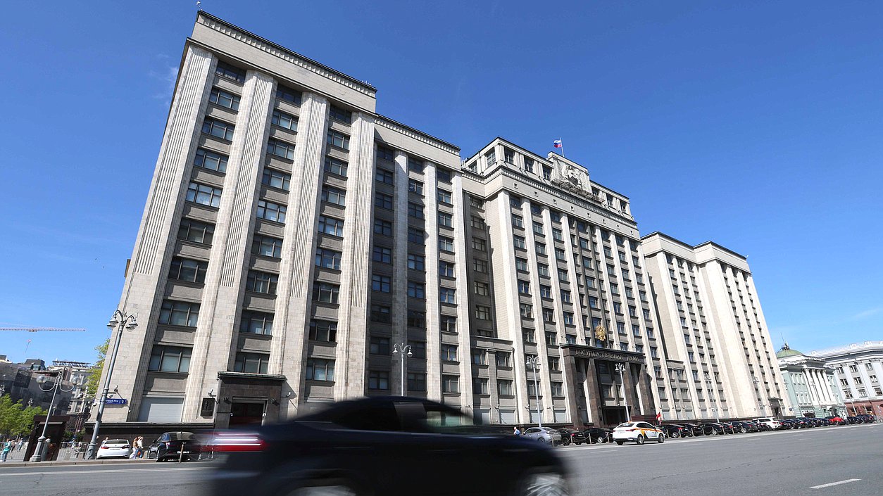 Подписчики и читатели канала Вячеслава Володина в МАХ высказались по теме англицизмов и надписей на иностранных языках в общественных пространствах