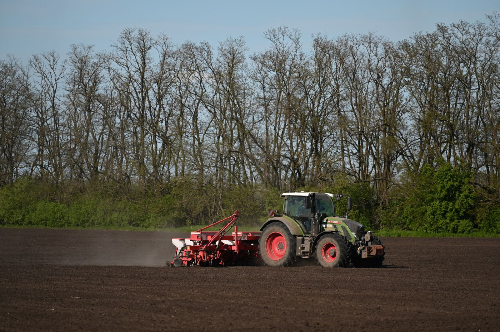 Донские аграрии засеяли яровыми более 300 тыс. га