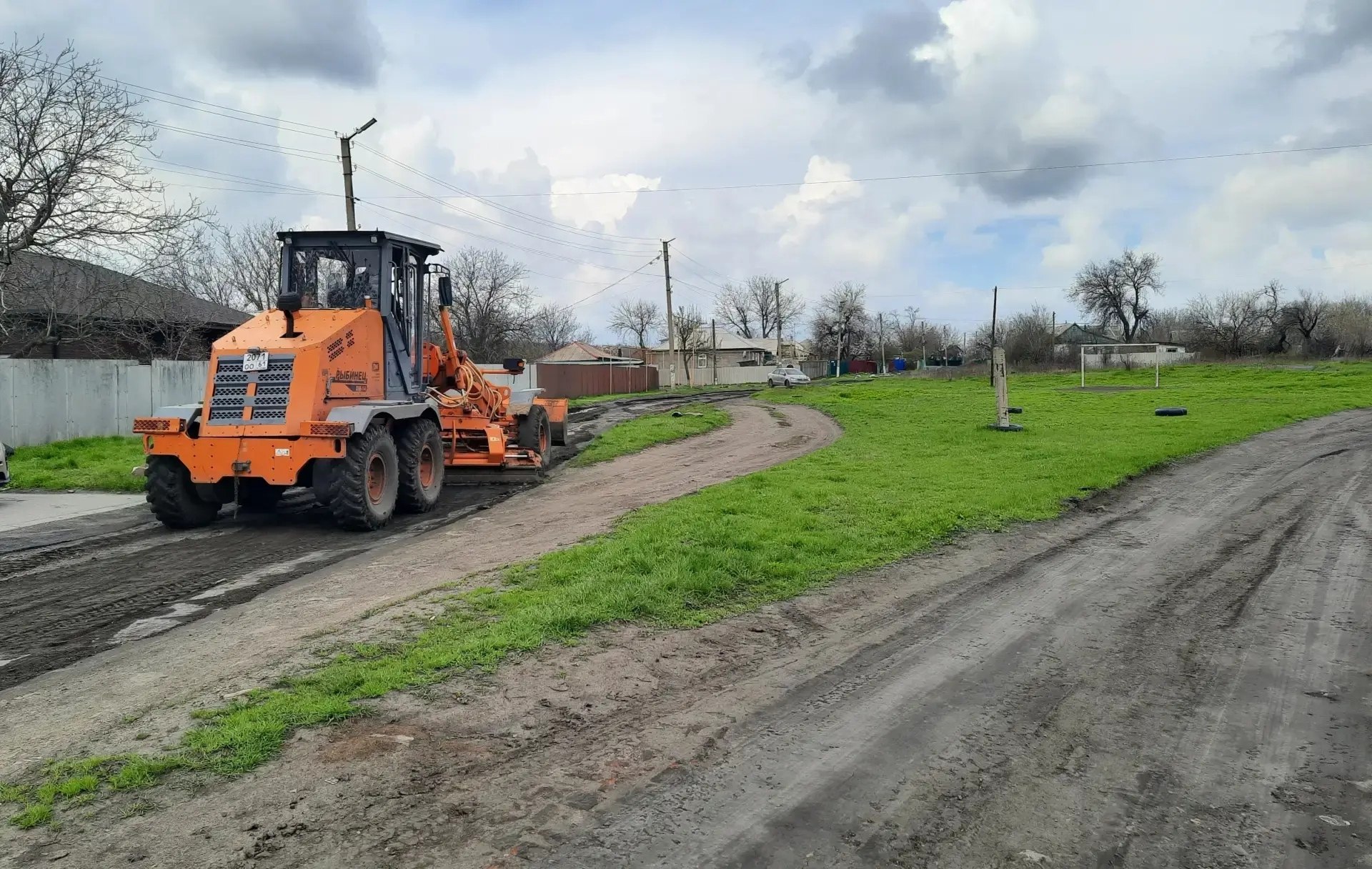 Выравнивание грунтовых дорог