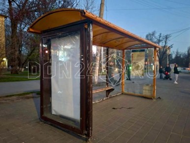 Грязь, уныние и реклама наркотиков: ростовчане жалуются на состояние остановок в Ростове