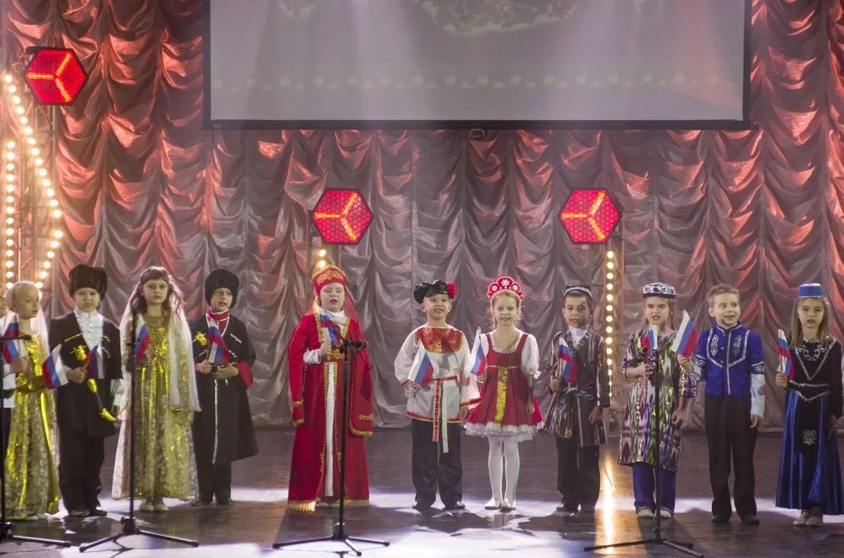 Казачата дружить умеют!. «Духовно-нравственное воспитание может и должно стать связующей ниточкой в развитии личности и способностей детей, формировании истинных ценностей, сохранении традиций Донской земли», – считают...