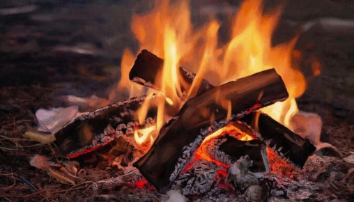 Сожгите в огне хлам, чтобы негатив покинул дом: приметы на 13 апреля