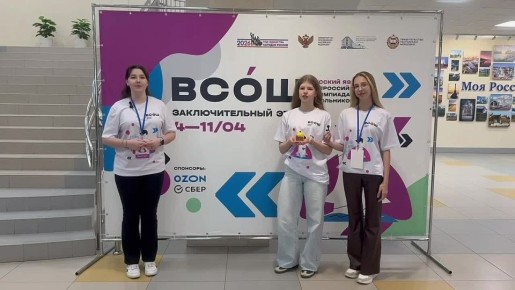 Екатерина Мизулина: Сегодня весь день подписчики делятся своими нарядными куличами PS девочки из первого видео сейчас едут домой в Ростовскую область со ВСОШ по русскому языку и празднуют в поезде. Желаю им доброй дороги