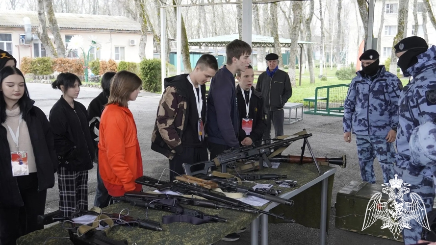 Росгвардейцы встретились с подростками Ростовской области